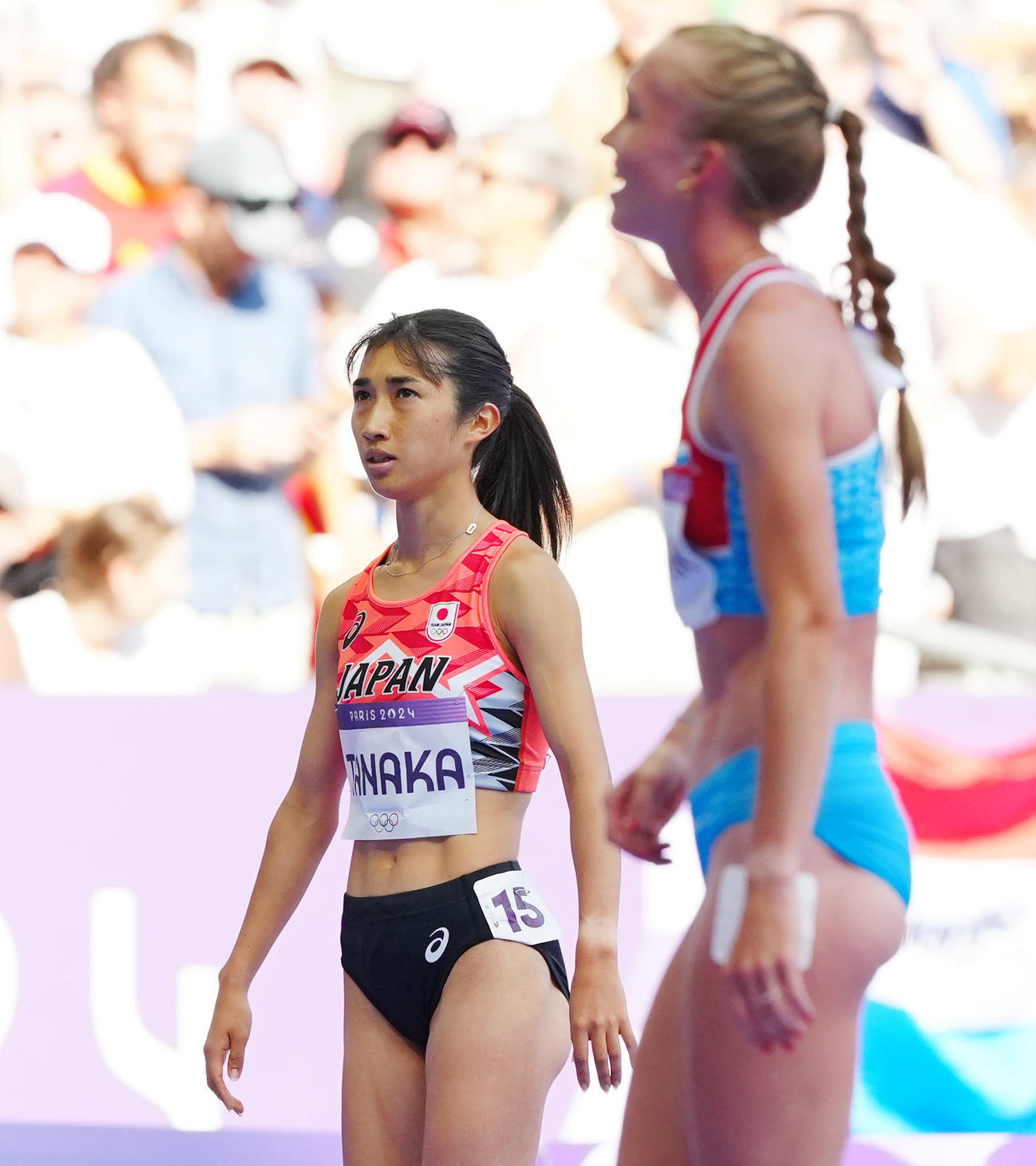 陸上の女子1500メートル予選1組で11着となった田中（左）（撮影・江口和貴）