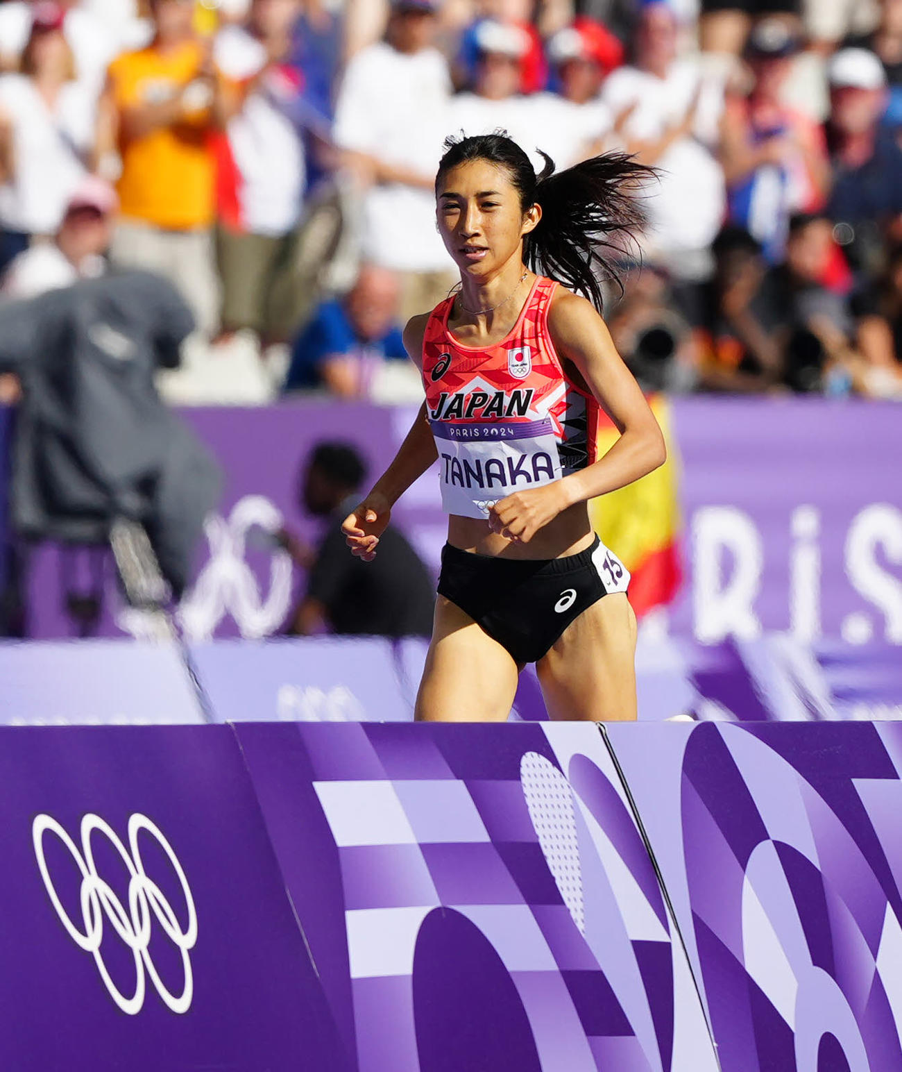 陸上の女子1500メートル予選1組でフィニッシュに向かう田中（撮影・江口和貴）