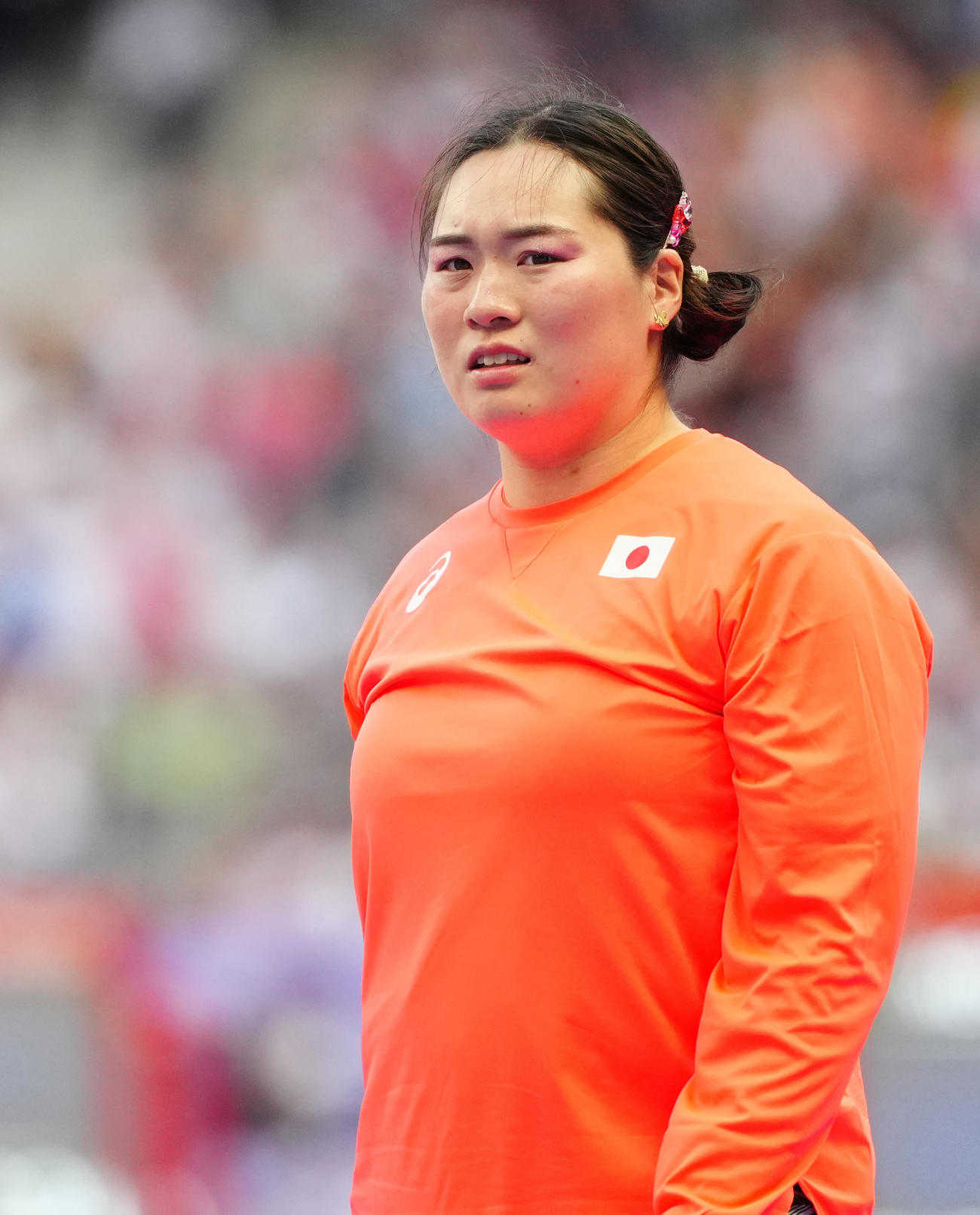陸上の女子やり投げ予選前、練習に臨む北口（撮影・江口和貴）