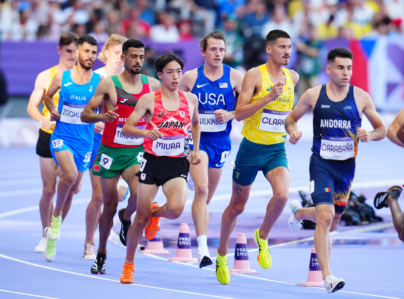 陸上男子3000メートル障害予選、力走する三浦（中央）（2024年8月5日撮影）