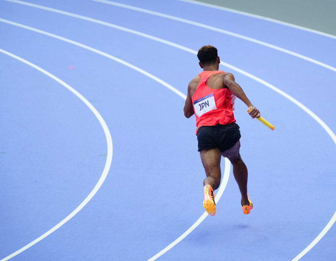 男子400メートルリレー予選に臨む1走のサニブラウン（撮影・江口和貴）