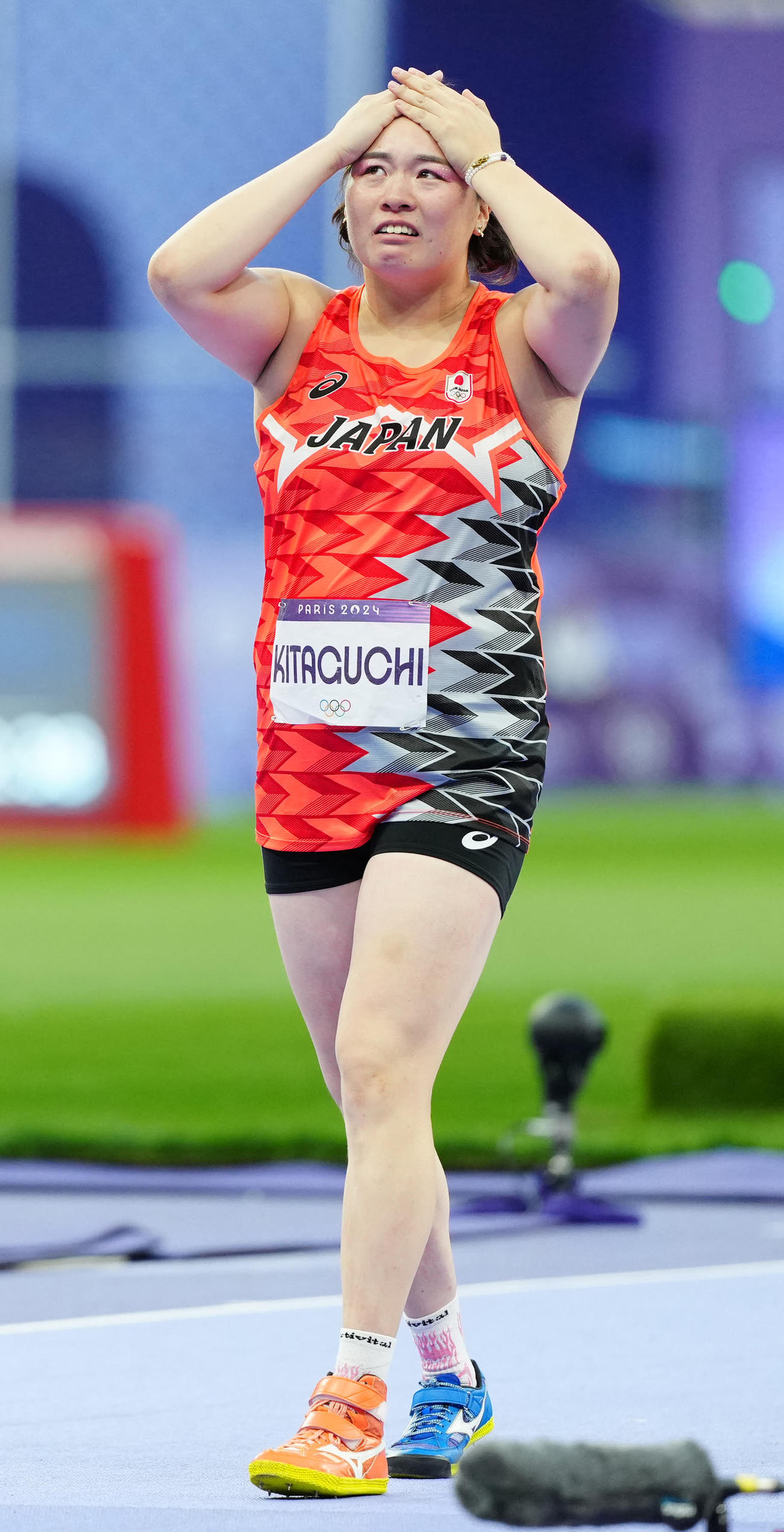 女子やり投げ決勝で6投目の試技後、優勝をかみしめる北口（撮影・江口和貴）