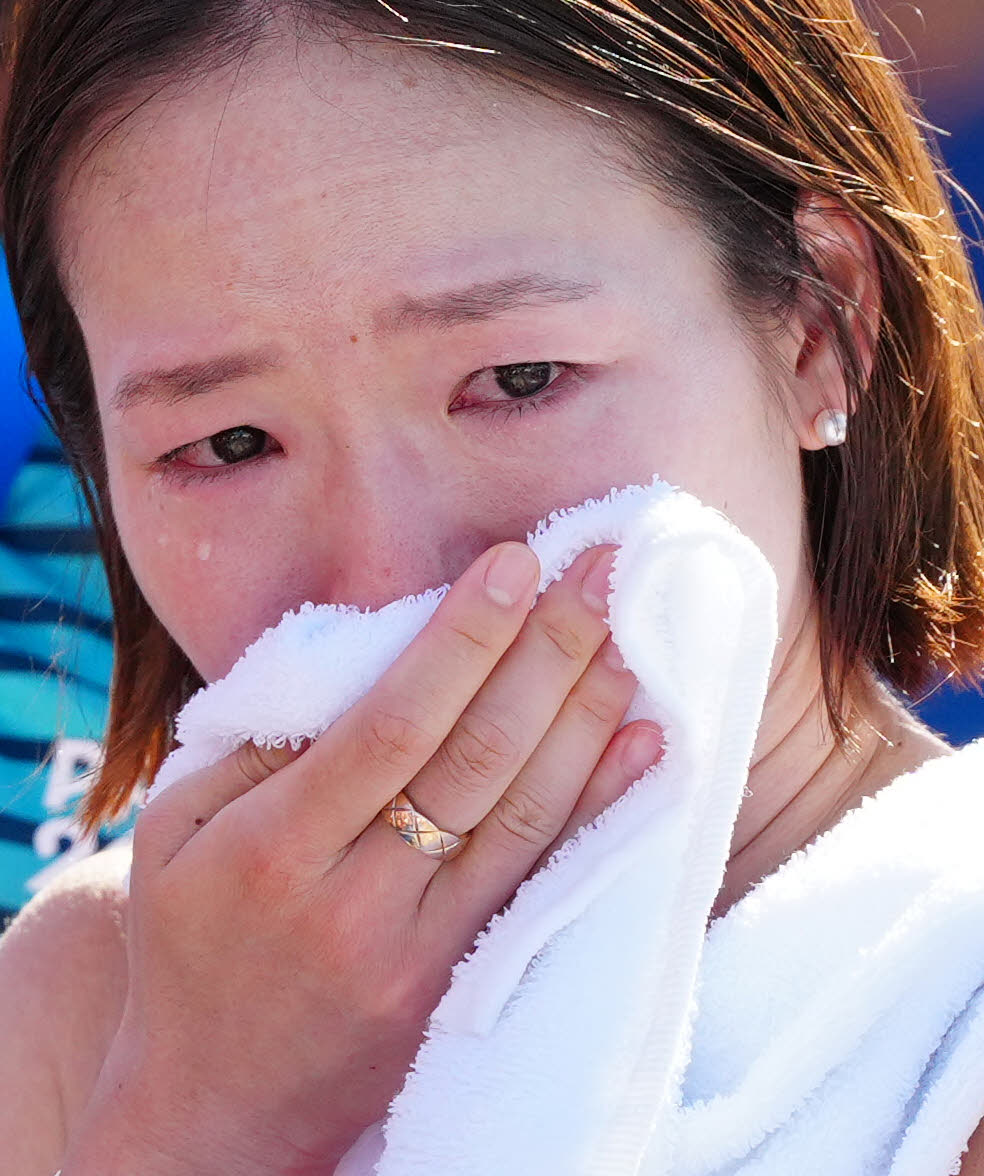女子マラソンのレース後、涙を流す一山（撮影・江口和貴）