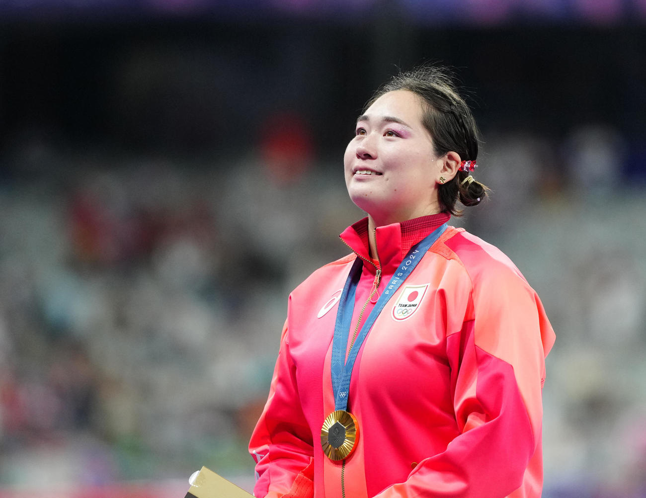 女子やり投げの表彰式に臨む金メダルの北口（撮影・江口和貴）