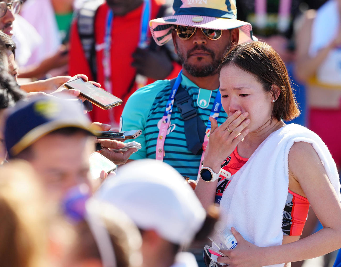 女子マラソンのレース後、涙を流す一山（撮影・江口和貴）