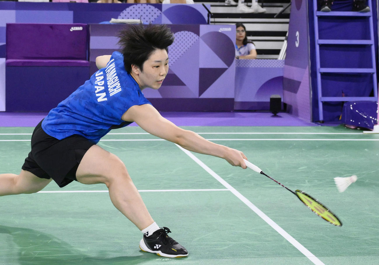 女子シングルス1次リーグ　カナダ選手と対戦する山口茜＝パリ（共同）