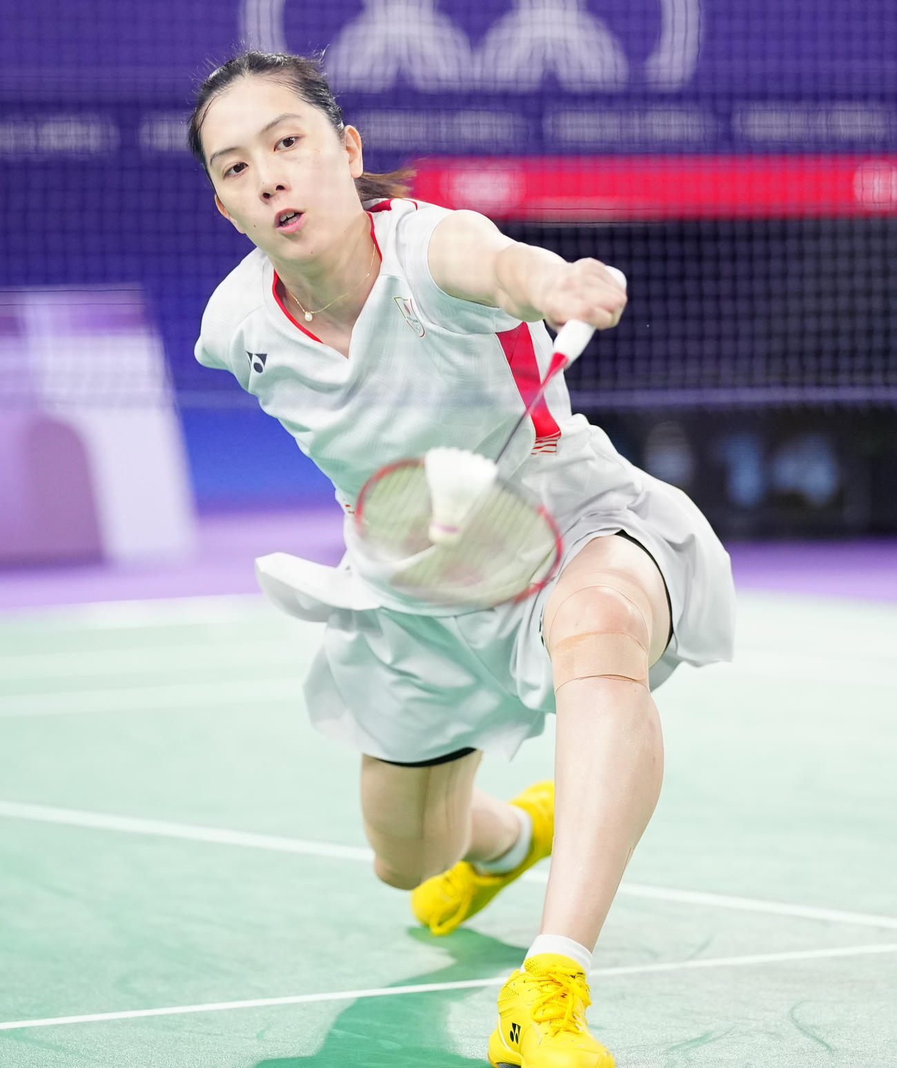 バドミントン女子シングルス決勝トーナメント1回戦、シャトルに食らいつく大堀（撮影・垰建太）