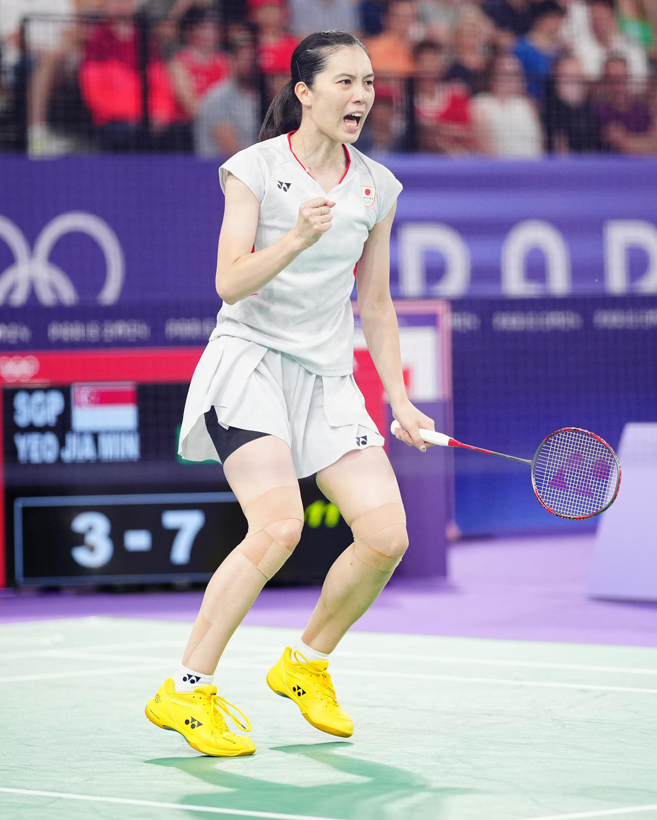 バドミントン女子シングルス決勝トーナメント1回戦、第2セット、ショットを決め雄たけびをあげる大堀（撮影・垰建太）
