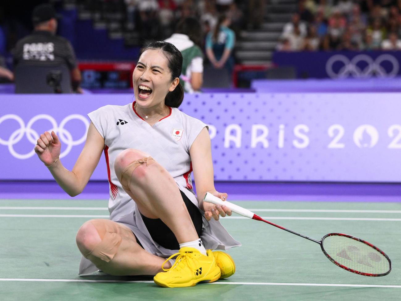 女子シングルス決勝トーナメント1回戦でシンガポール選手に勝利し喜ぶ大堀彩。準々決勝進出を決めた＝パリ（共同）