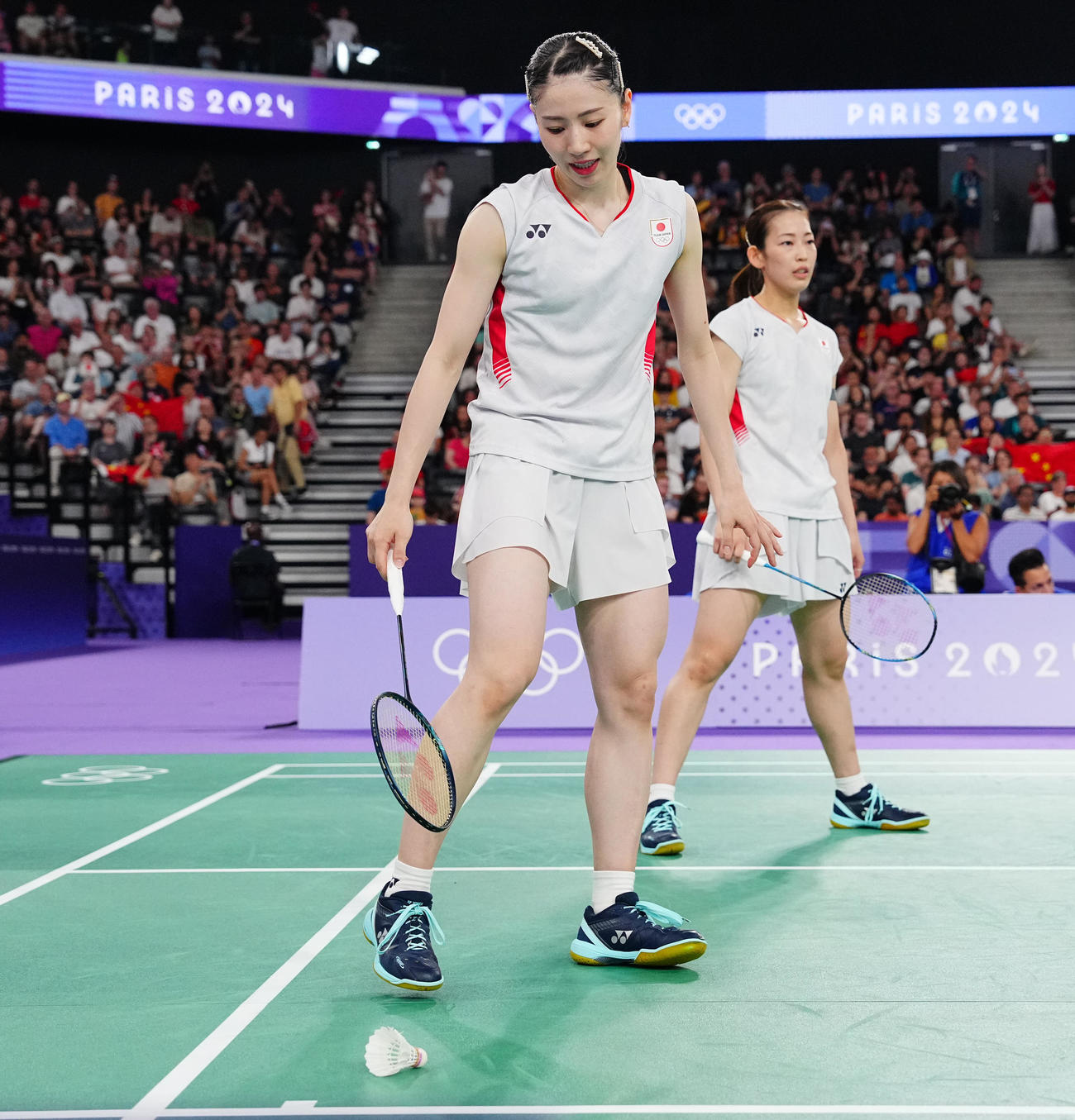バドミントン女子ダブルス準決勝、ポイントを取られ悔しげな志田（左）、松山組（撮影・垰建太）