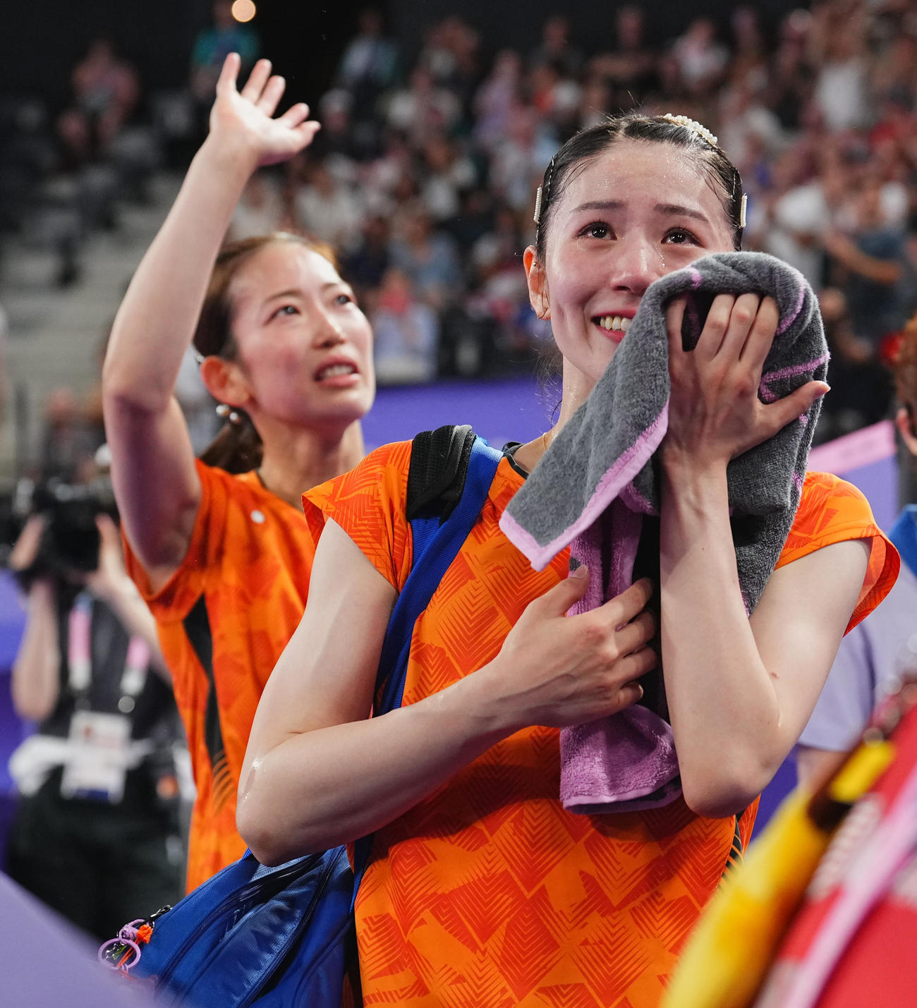 バドミントン女子ダブルス3位決定戦、銅メダルを決め歓喜の涙を流す志田（右）、松山組（撮影・垰建太）