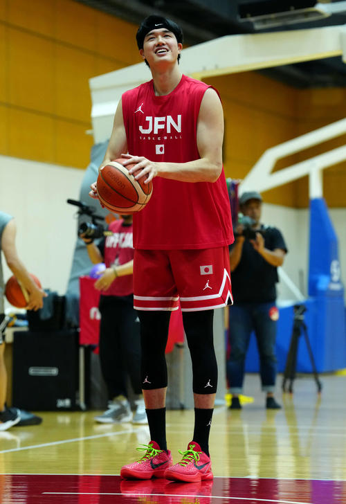 バスケ】日本代表の渡辺雄太「死ぬ気で治す」「ギリギリ」左ふくらはぎ