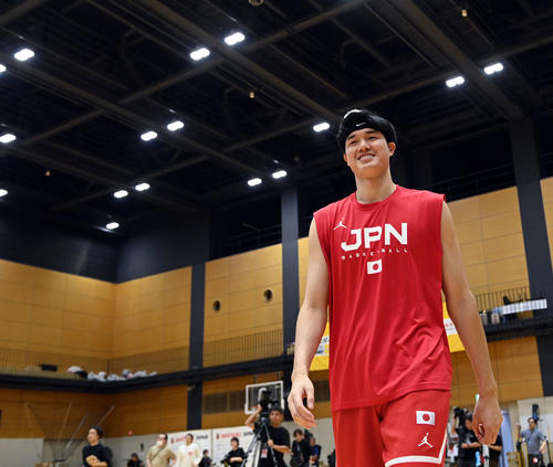 バスケ】日本代表の渡辺雄太「死ぬ気で治す」「ギリギリ」左ふくらはぎ