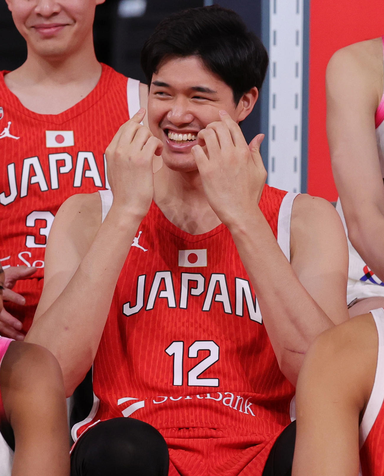 バスケットボール男女日本代表が登場した「日本一丸」イベントで、笑顔を見せる渡辺雄太（撮影・野上伸悟）