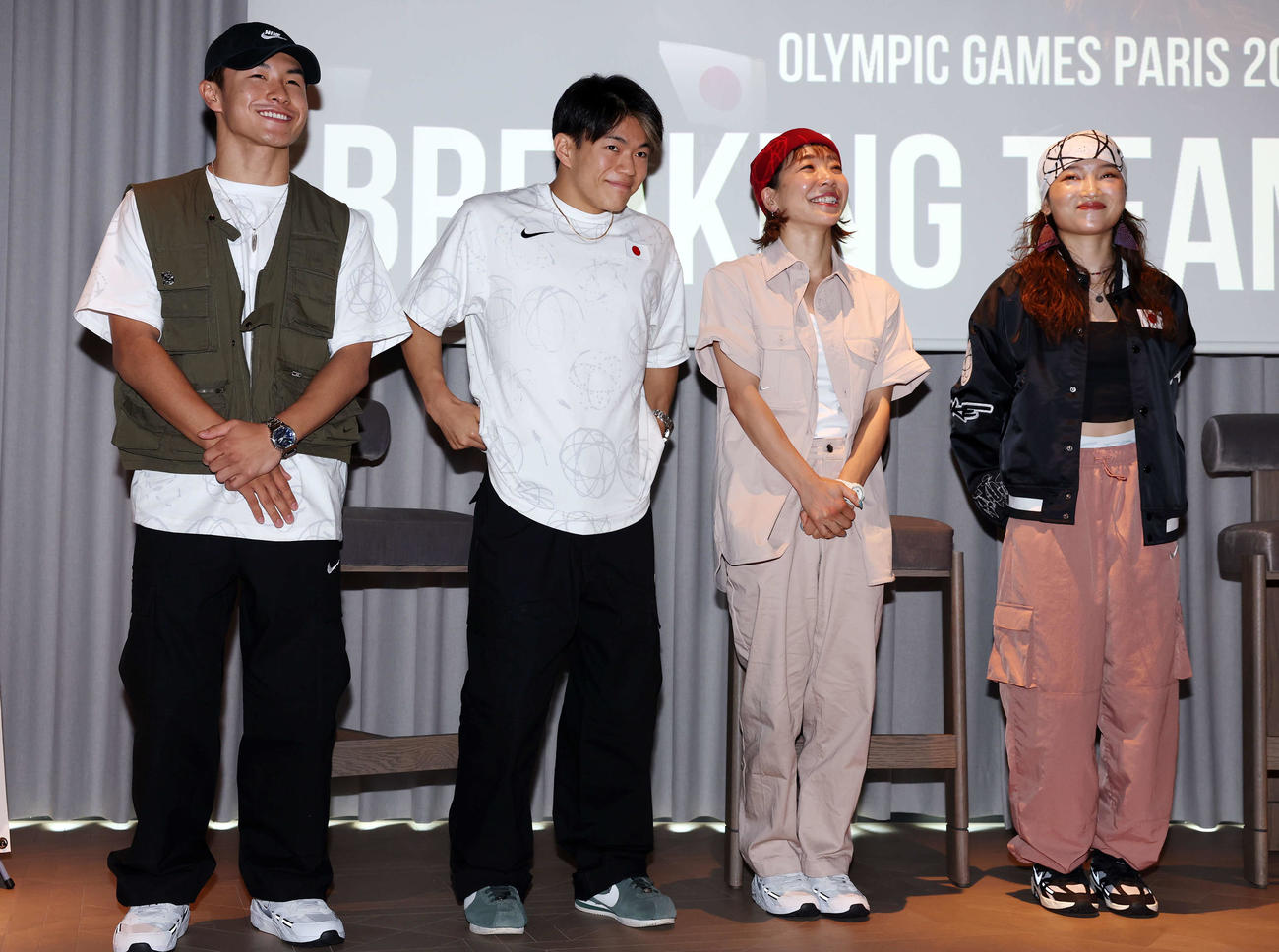 パリ五輪ブレイキン日本代表記者会見に登壇した、左からShigekix、Hiro10、AYUMI、AMI（撮影・宮地輝）