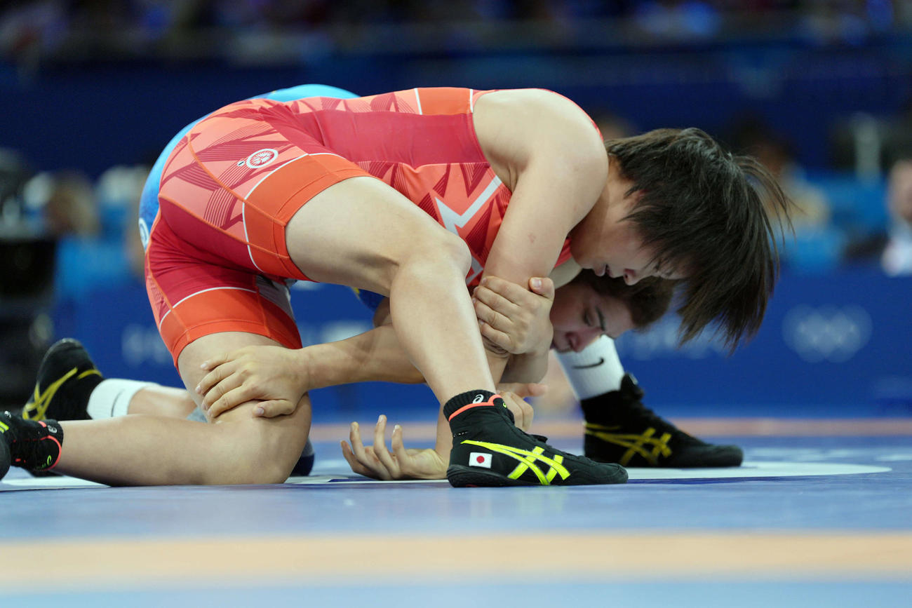 女子フリースタイル57キロ級　決勝　アナスタシア・ニキタと対戦し金メダルを獲得した桜井つぐみ（撮影・パオロ　ヌッチ）