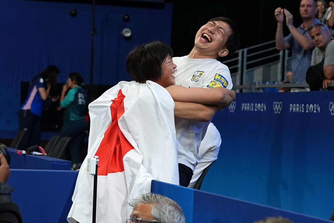 女子フリースタイル57キロ級　決勝　アナスタシア・ニキタと対戦し金メダルを獲得した桜井つぐみ（撮影・パオロ　ヌッチ）