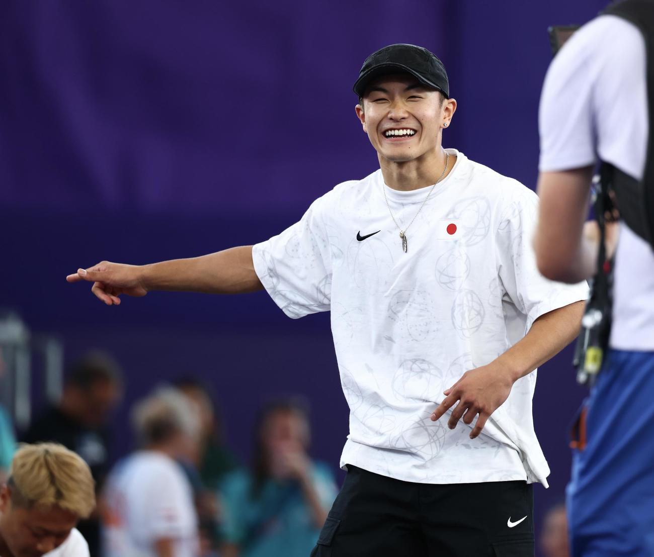 ブレイキン男子準々決勝を勝ち上がるSHIGEKIX（撮影・河田真司）