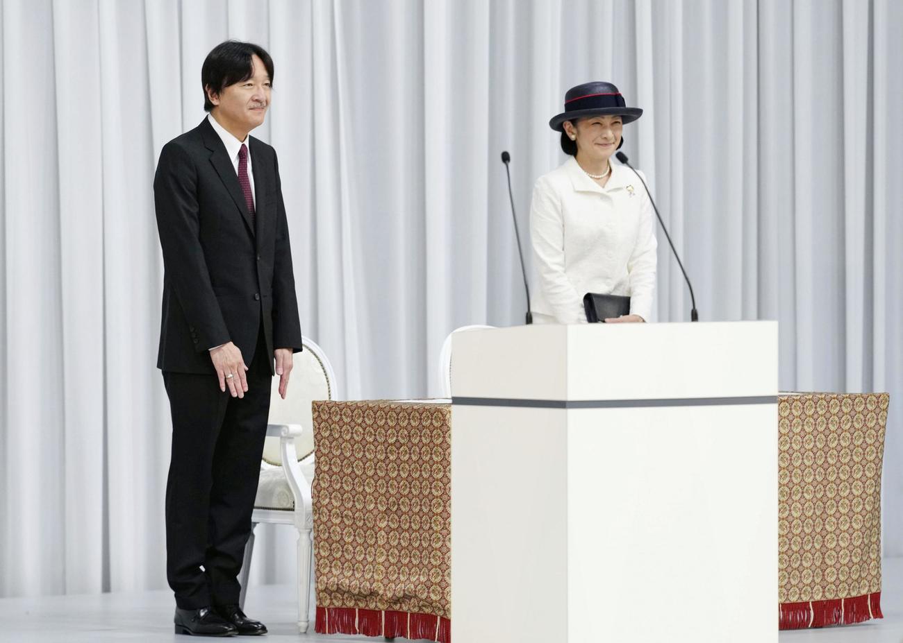 パリ五輪に臨む日本選手団の結団式に出席された秋篠宮ご夫妻（共同）