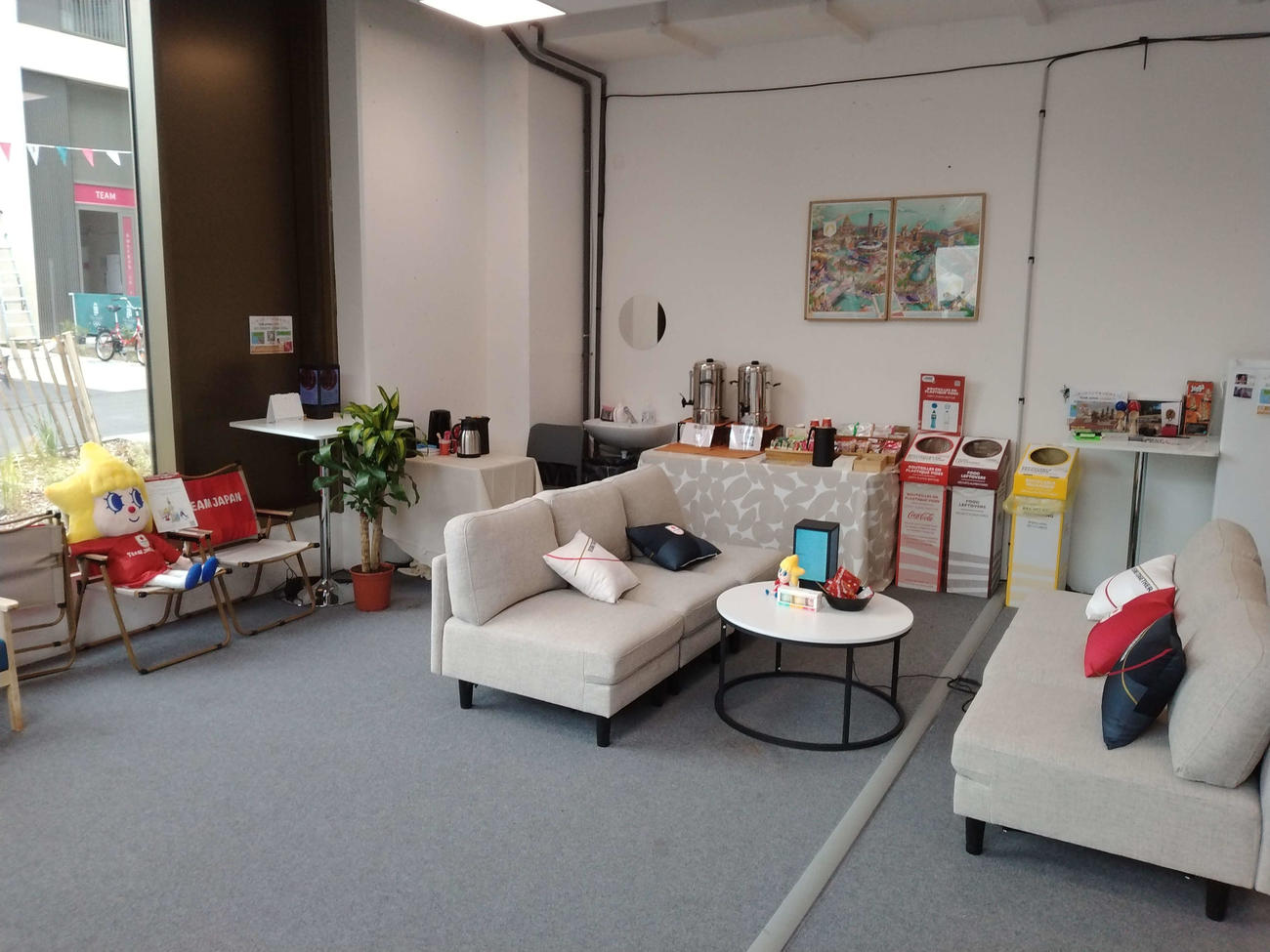 日本の宿泊棟の1階に設置された「TEAM JAPAN Cafe」