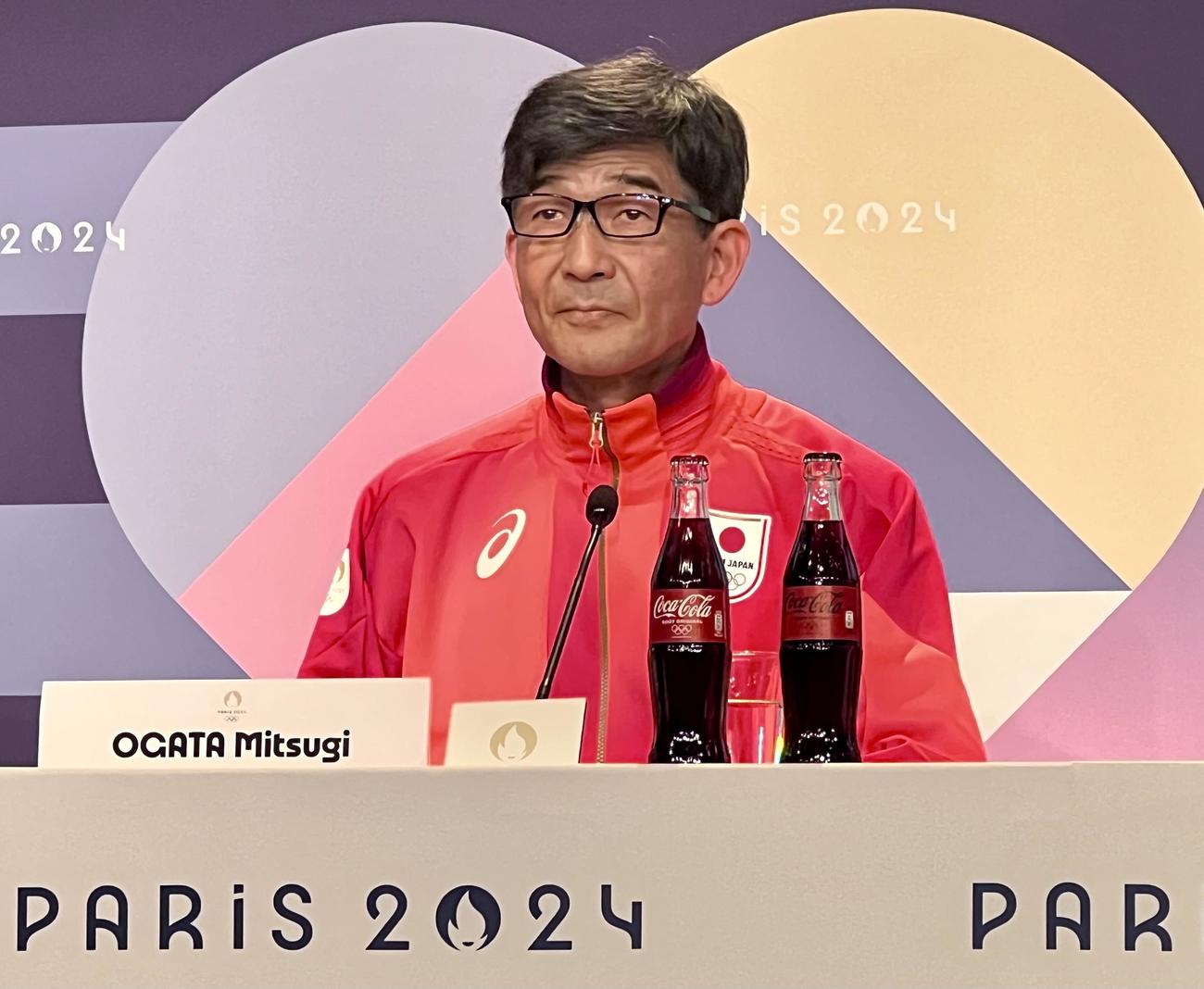 中間記者会見に出席した日本オリンピック委員会（JOC）のTEAM JAPAN尾県貢団長（撮影・佐藤成）