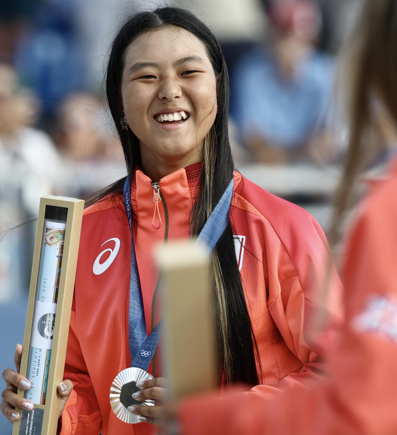 女子パーク決勝　表彰式で笑顔を見せる銀メダルの開（撮影・河田真司）