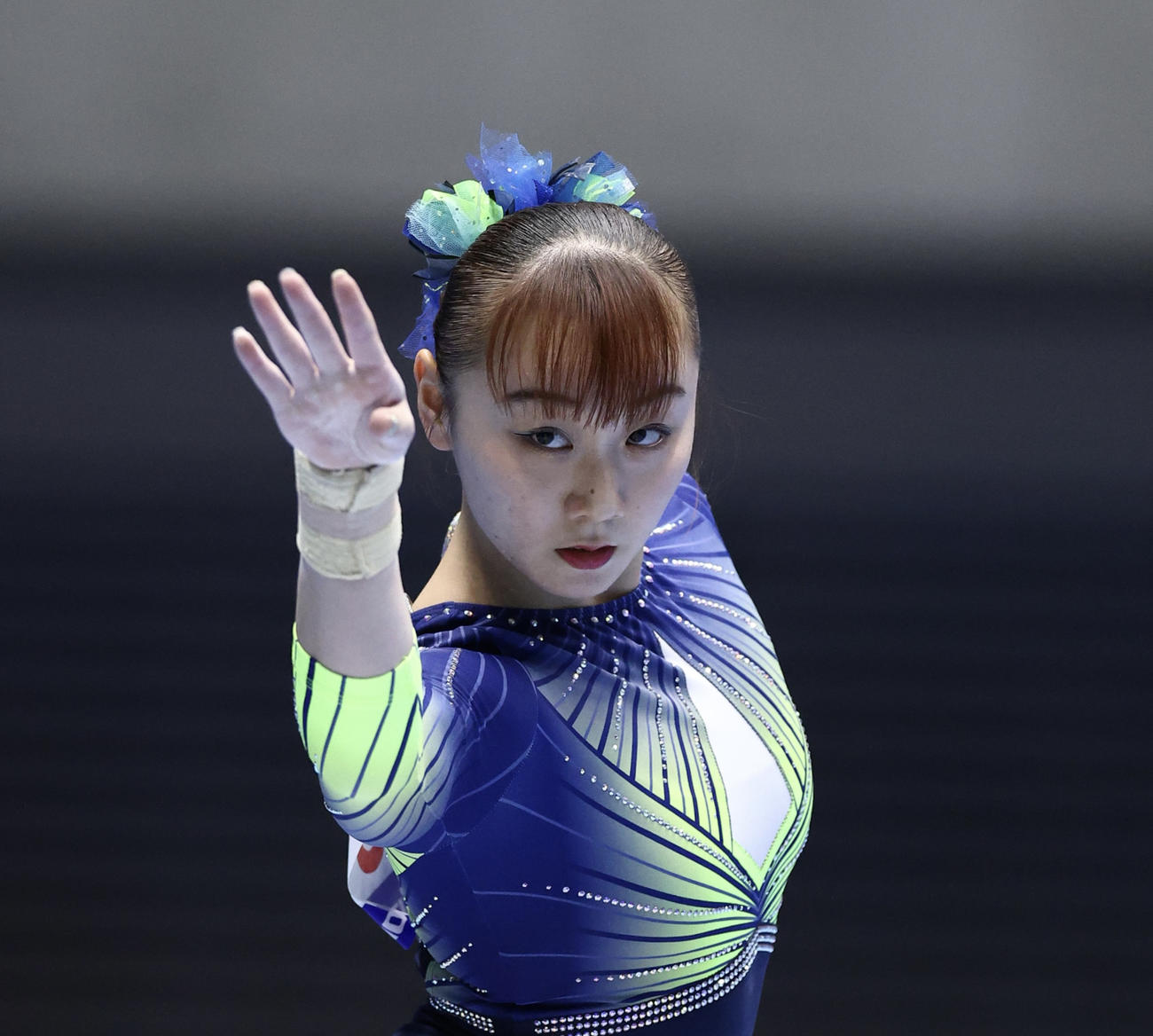 4月、全日本個人総合選手権の女子決勝で平均台の演技に臨む宮田