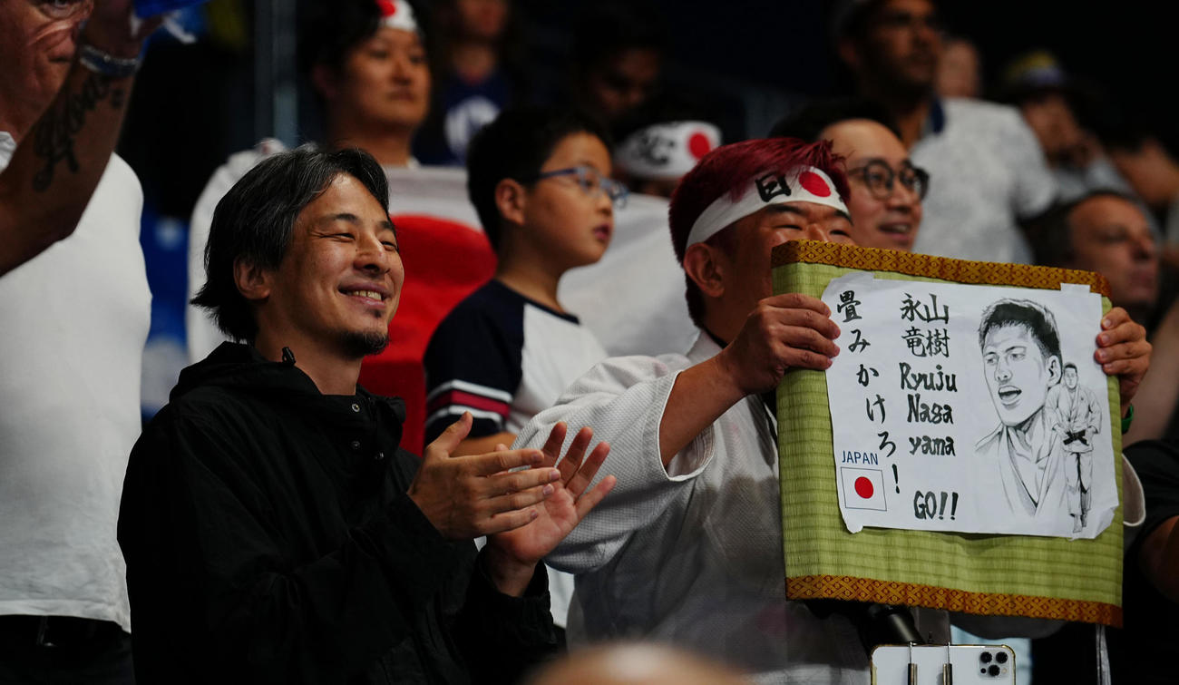 パリ五輪　柔道を観戦するひろゆき氏