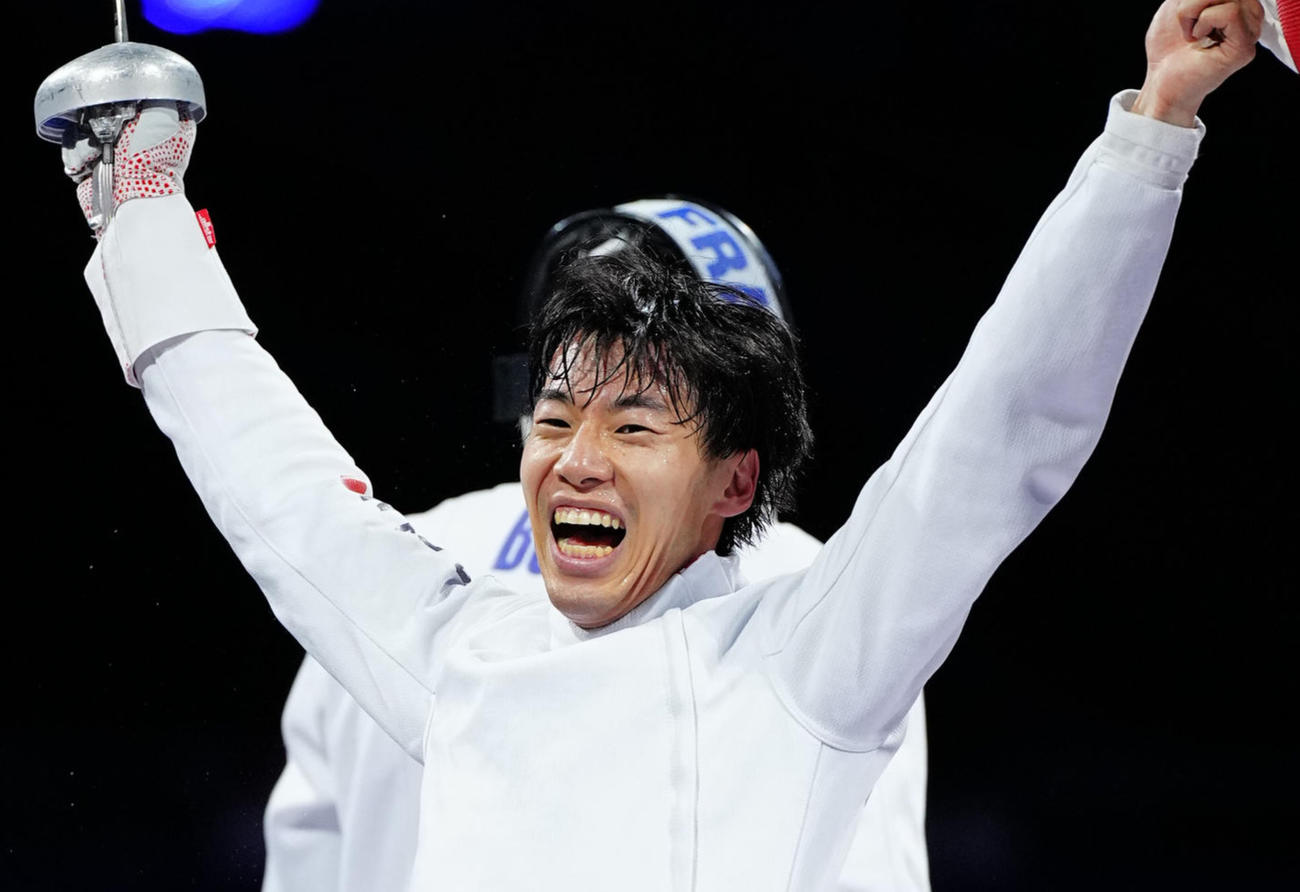 フェンシング男子エペ個人決勝、勝利し優勝の瞬間に歓喜の加納（撮影・垰建太）