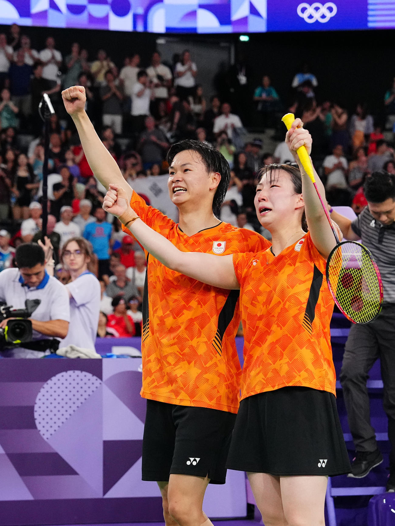 バドミントン混合ダブルス3位決定戦、銅メダルを決め喜びを爆発させる渡辺（左）、東野組（撮影・垰建太）
