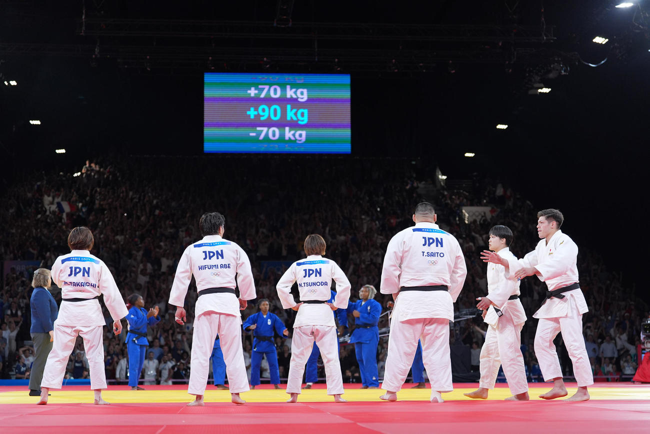 混合団体決勝　代表決定戦が「90キロ超級」で止まったデジタルルーレット（撮影・パオロ　ヌッチ）