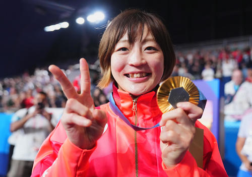 柔道金メダル角田夏実32歳の誕生日「機内食をしっかり食べれるってなんかいいなぁ」喜びつづる