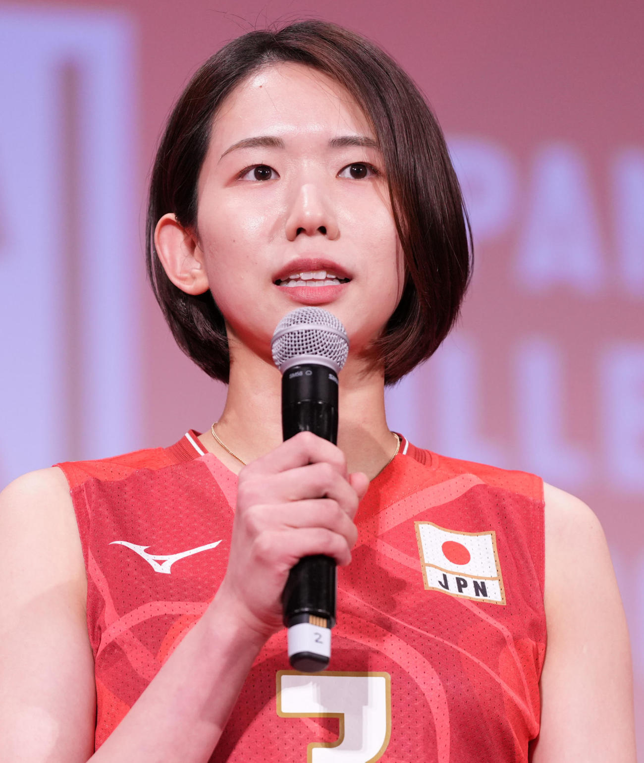 2024年7月8日、日本バレーボール協会のパリ五輪壮行会であいさつする古賀