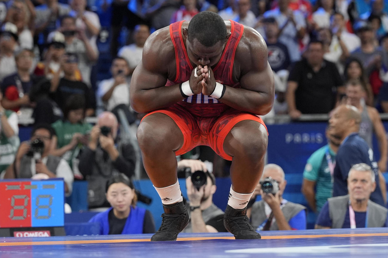 喜ぶキューバのミハイン・ロペス（AP）