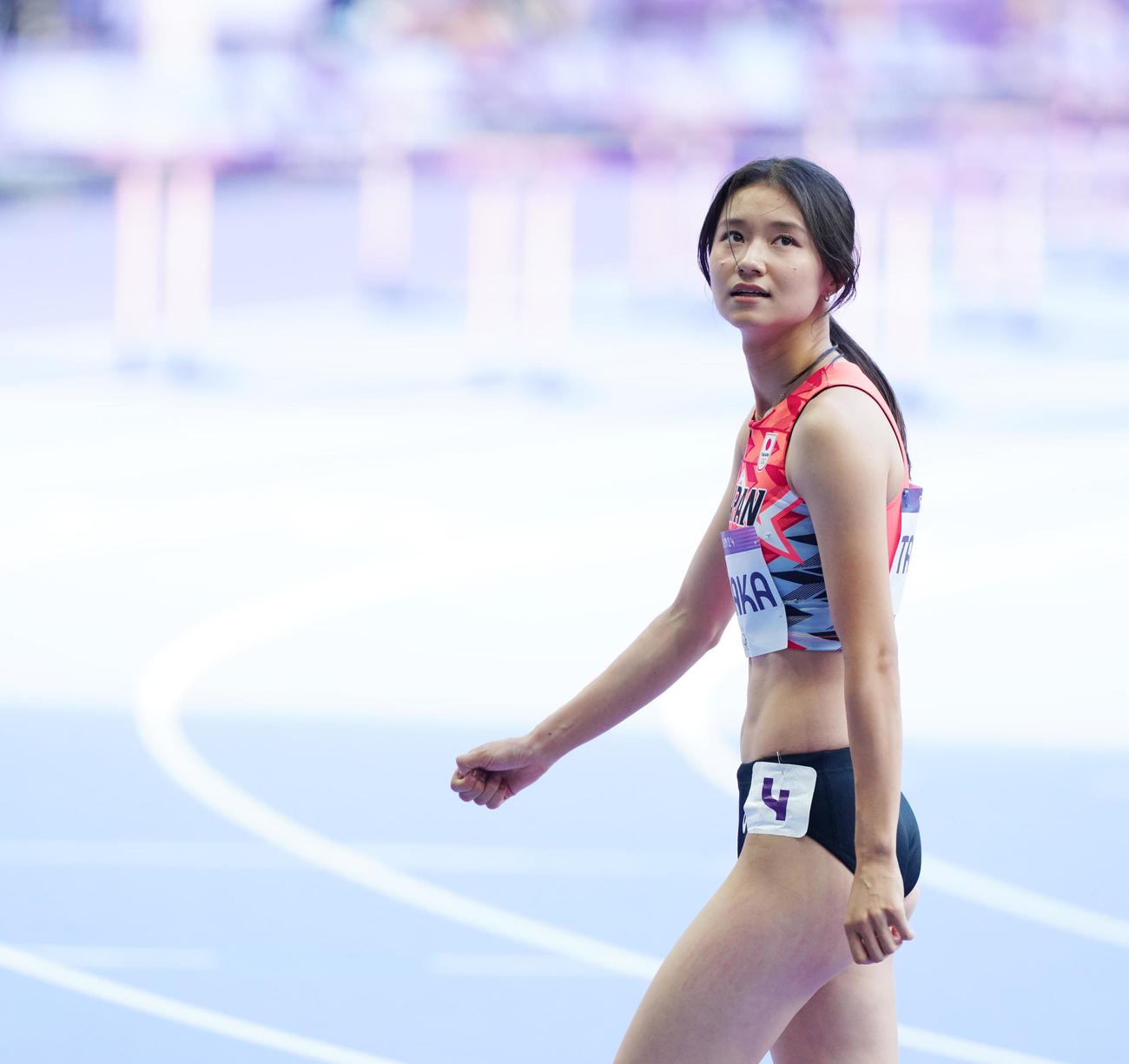 2024年8月7日、パリ五輪陸上の女子100メートル障害予選2組で5着となり、引き揚げる田中佑美