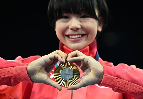 櫻井翔見つけたレスリング137連勝20歳女子が興奮…「普通の大学生」「かわいすぎ」父も握手