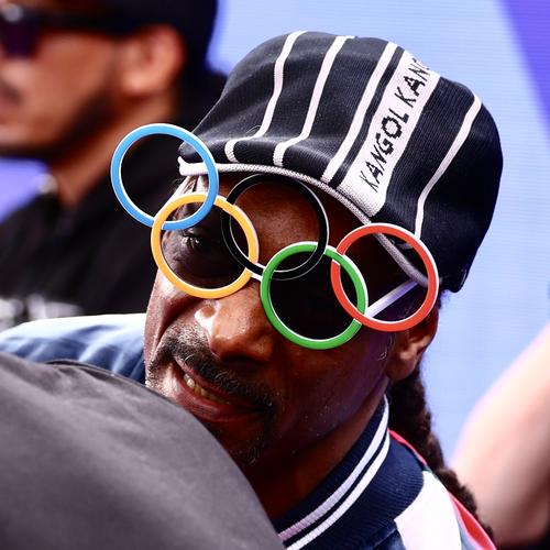 【閉会式】スヌープ・ドッグが「大トリ」トム・クルーズが運んだ五輪旗、最後にLAで受け取る