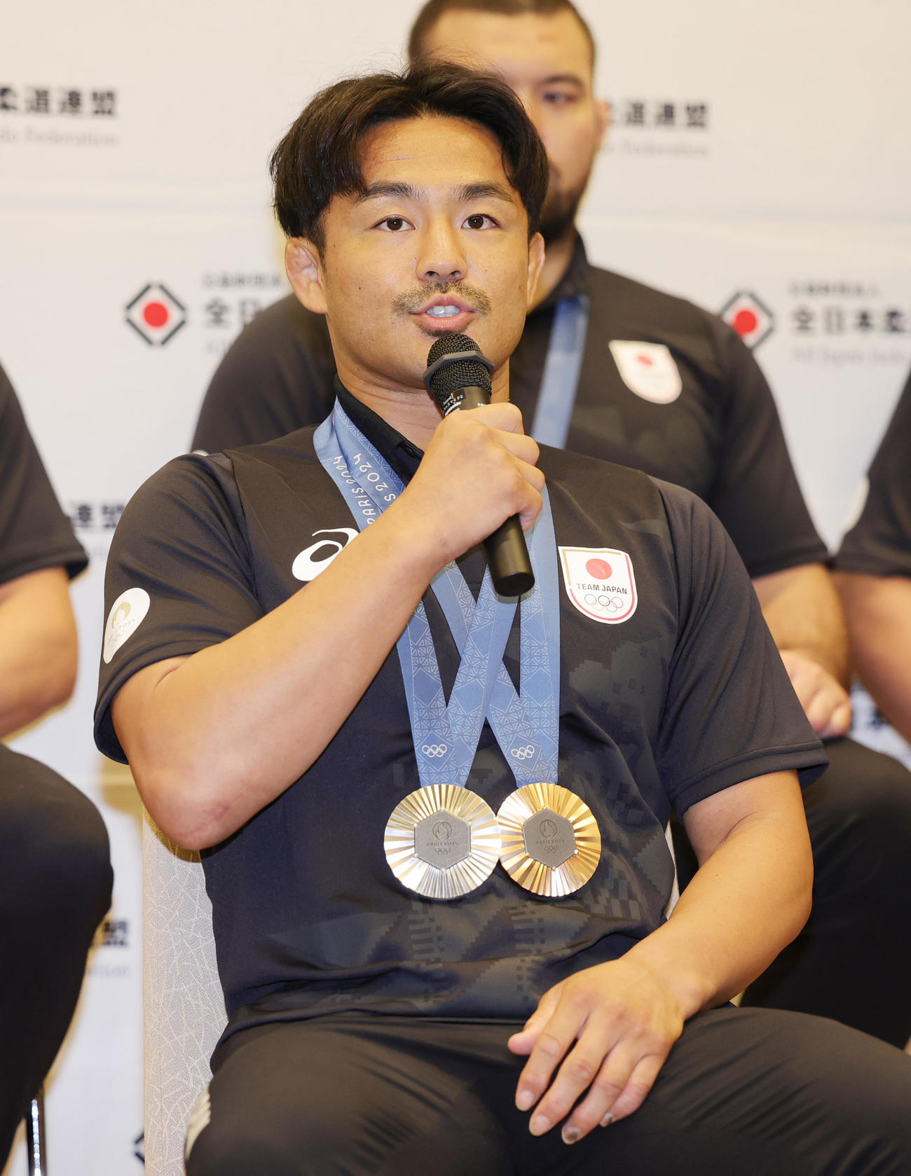 パリ五輪から帰国し会見する柔道男子日本代表の橋本（撮影・野上伸悟）