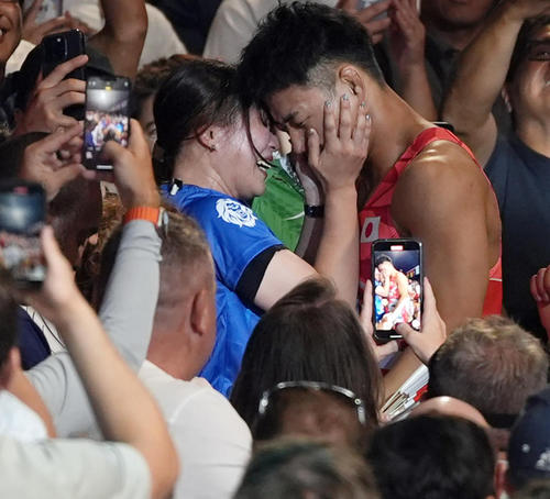 愛妻家のレスリング銀メダリスト高谷大地「今日もかわいい」妻を見つめデレデレ