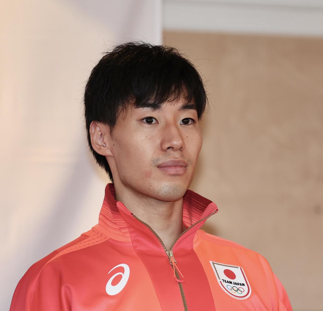 フェンシング日本代表会見に臨む男子エペ加納（撮影・河田真司）