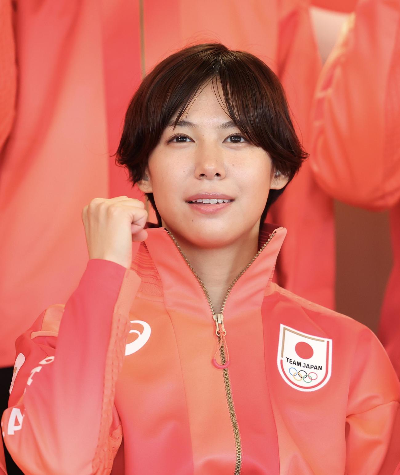 フェンシング日本代表会見に臨む女子フルーレの宮脇（撮影・河田真司）