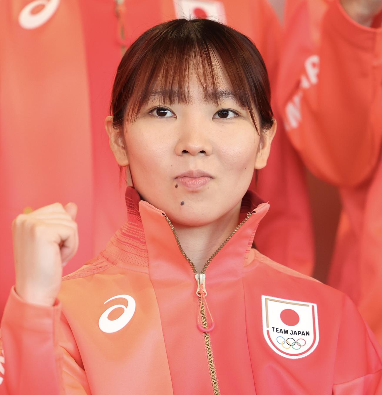 フェンシング日本代表会見に臨む女子フルーレの上野（撮影・河田真司）