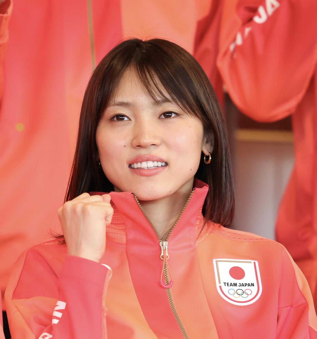 フェンシング日本代表会見に臨む女子フルーレの東（撮影・河田真司）