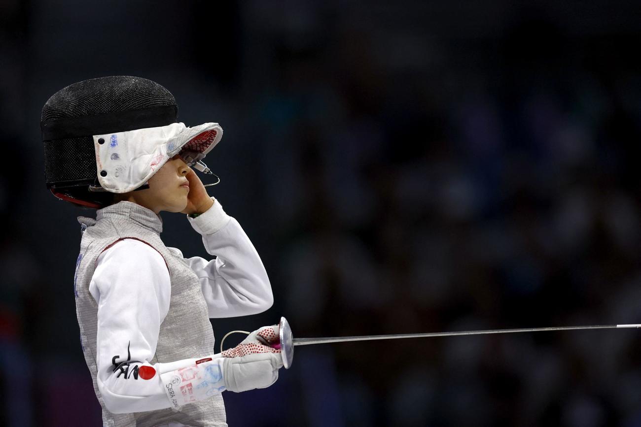 女子フルーレ団体3位決定戦に臨む日本の東晟良（ロイター）