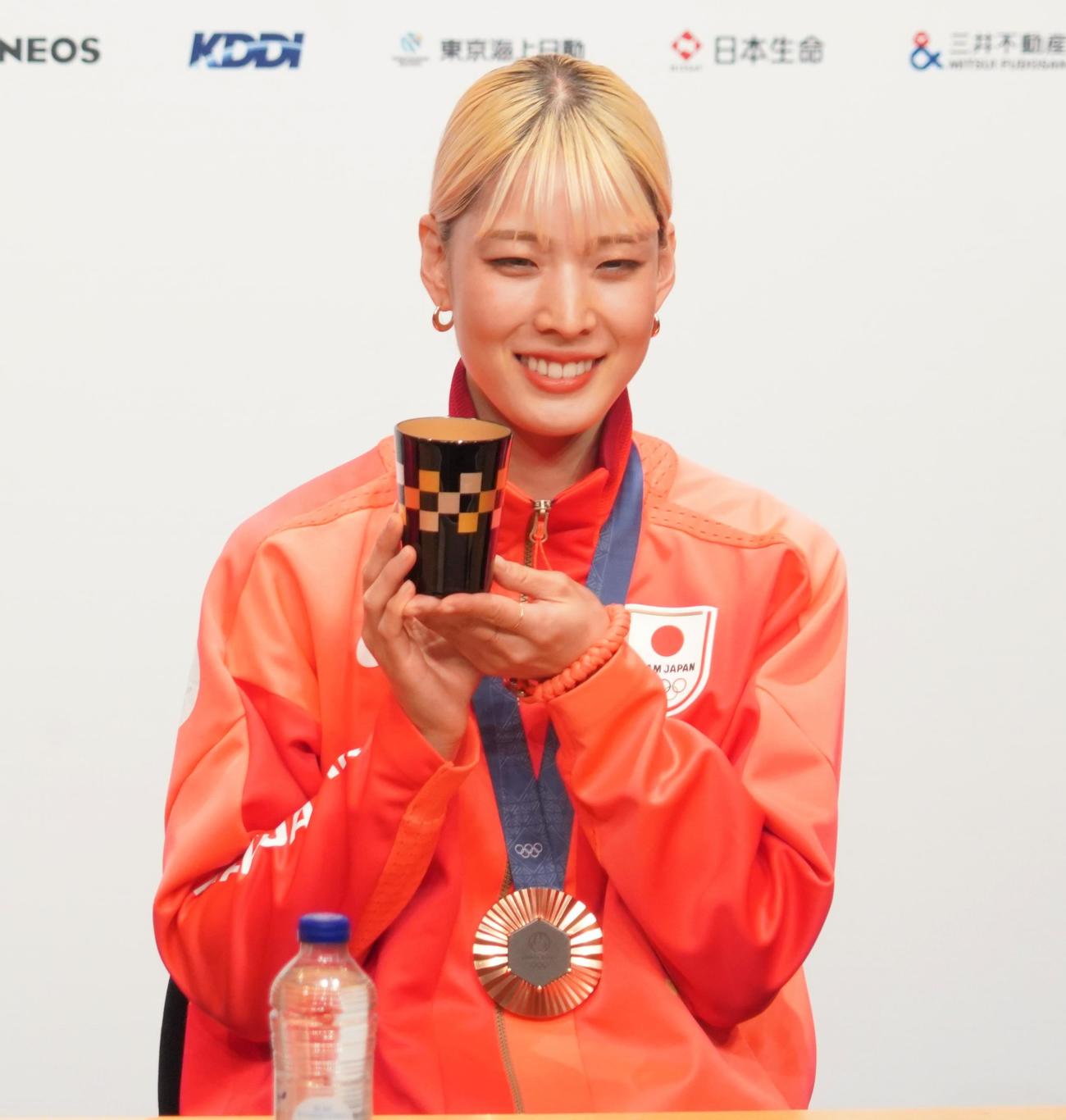 フェンシング女子サーブル団体で銅メダルを獲得した江村美咲（撮影・佐藤成）