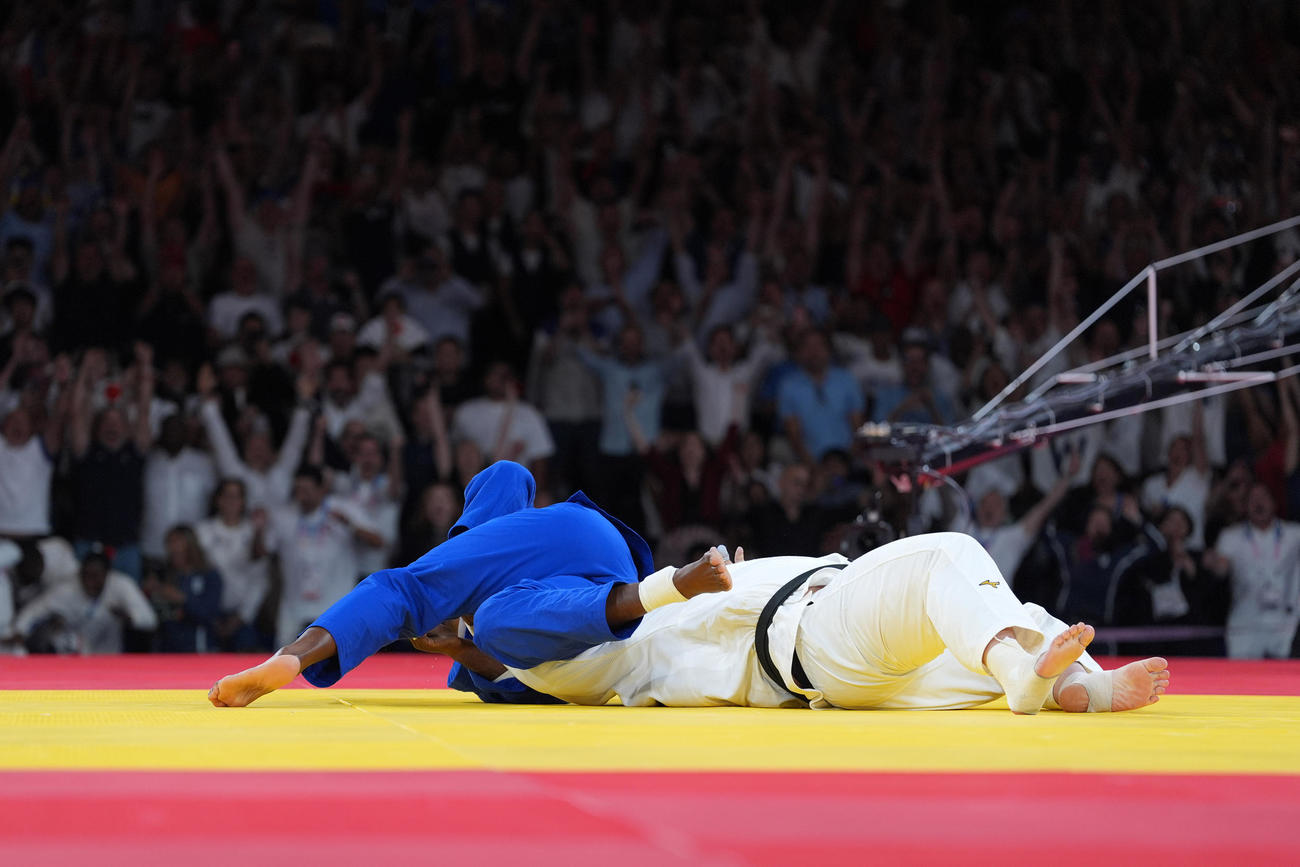 パリ五輪　混合団体決勝代表戦　第7試合男子90キロ超級　男子90キロ超級　フランスのテディ・リネールに敗れた斉藤立（撮影・パオロ　ヌッチ）