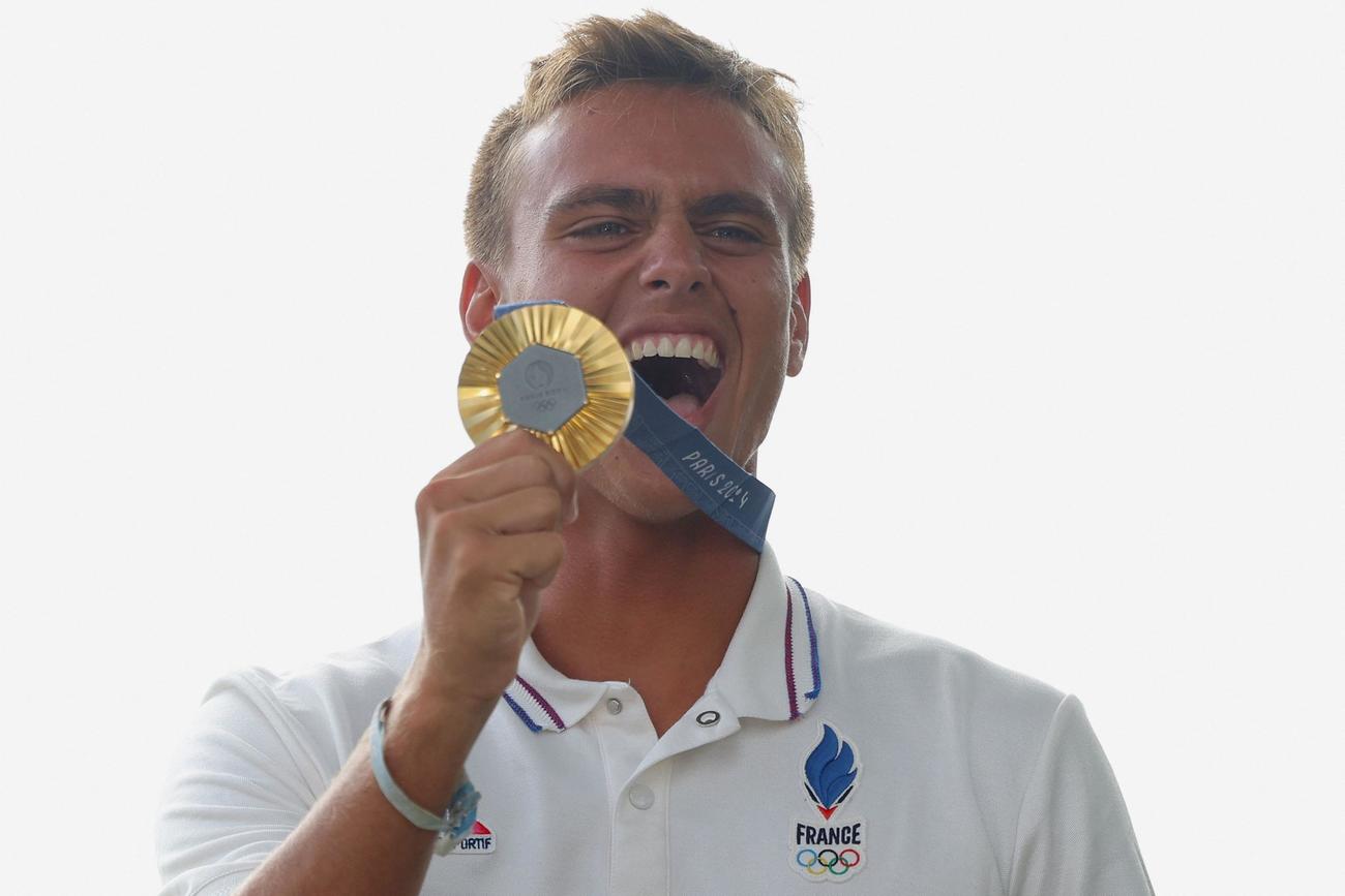 パリ五輪サーフィン男子で金メダルを獲得したフランスのカウリ・バースト（ロイター）