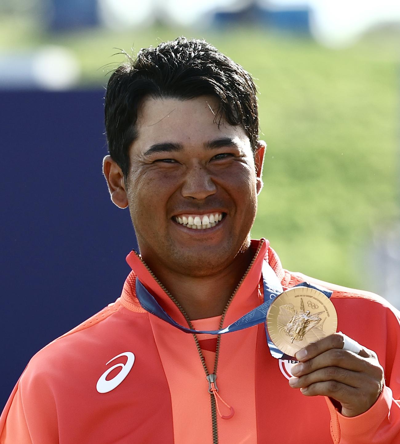 銅メダルを手に笑顔を見せる松山（撮影・河田真司）