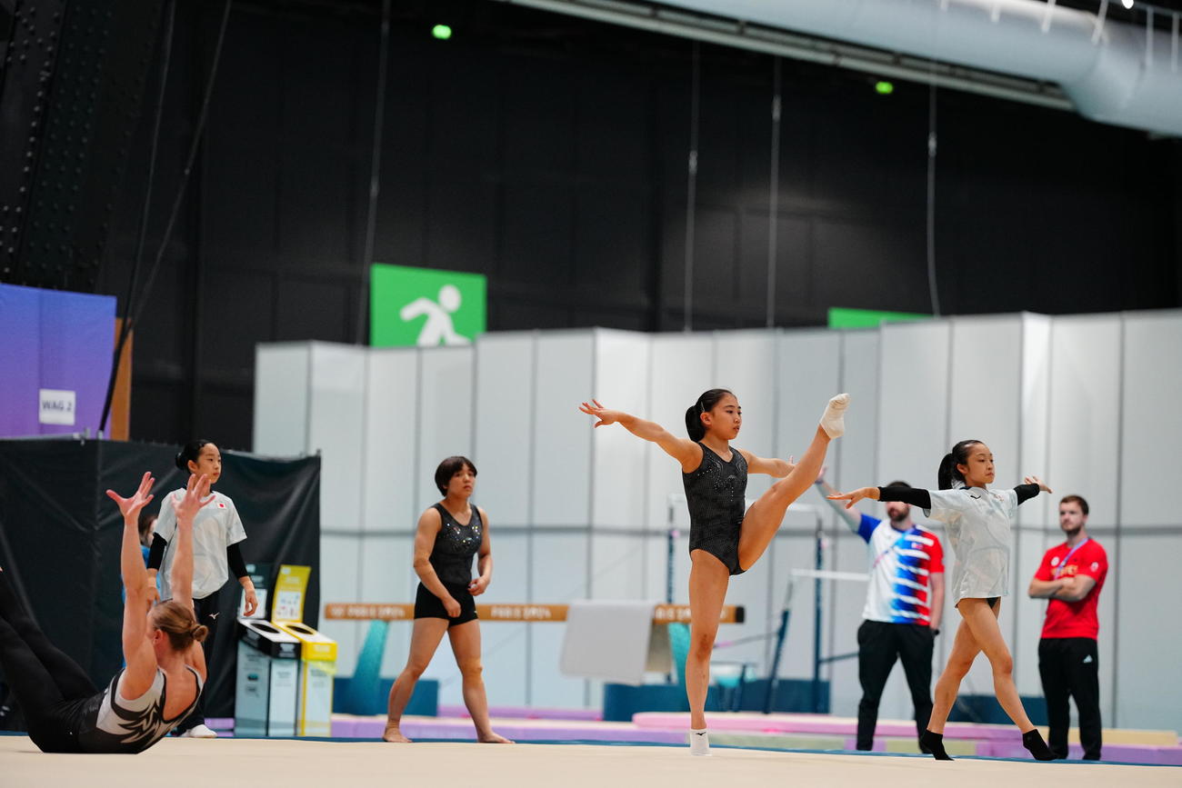 練習に臨む体操女子日本代表の選手たち（撮影・垰建太）