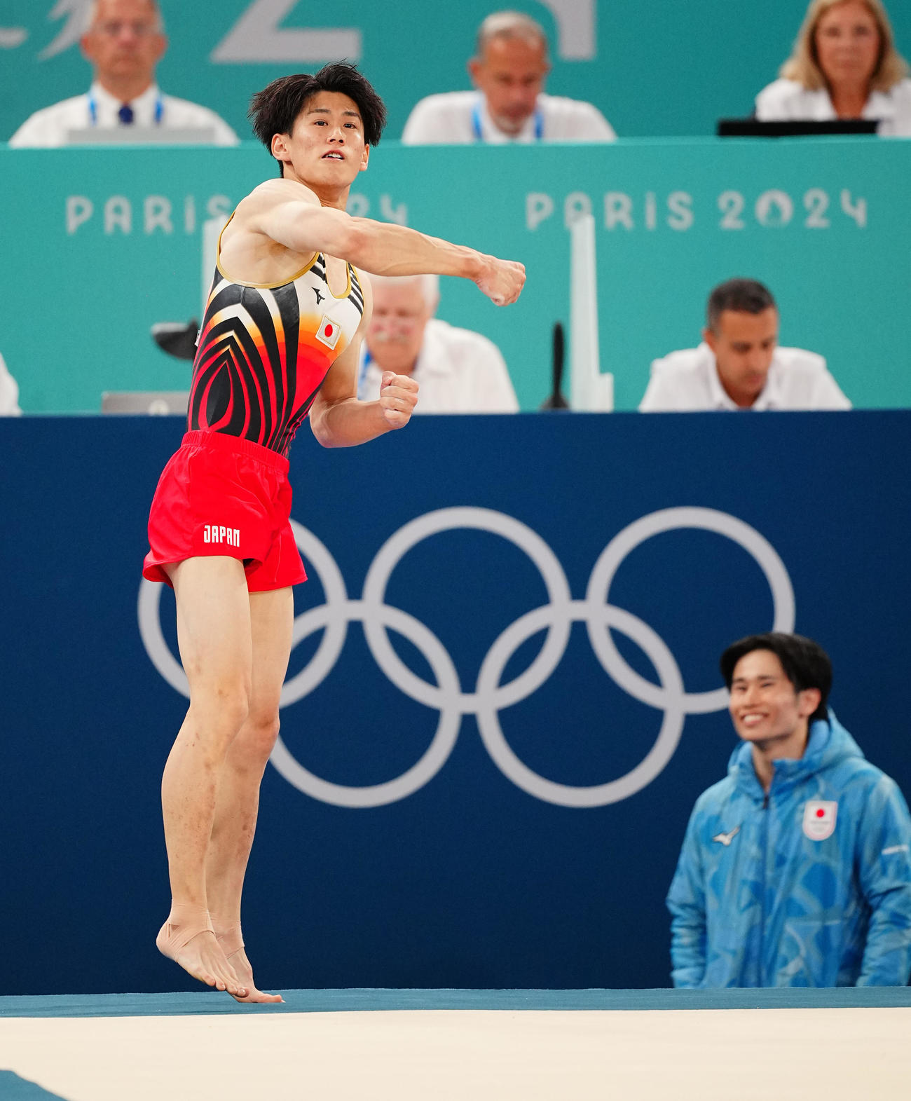 体操男子団体決勝、ゆかの演技を終えガッツポーズする橋本（撮影・垰建太）
